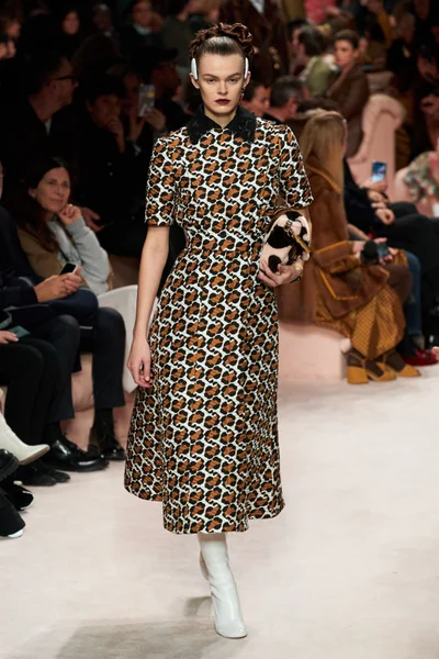 Look 25